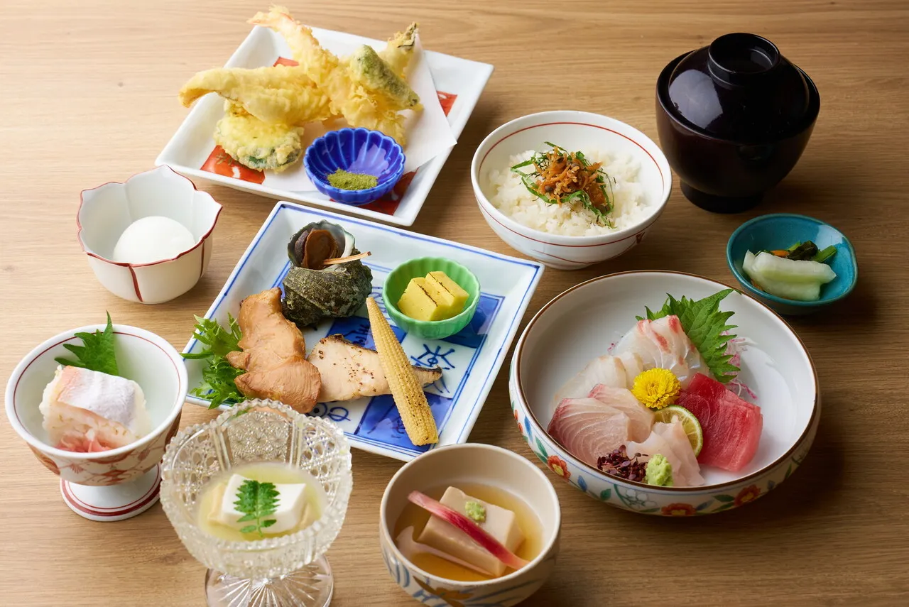 春の味覚を堪能。天然旬魚と「こ盆懐石コース」のご案内